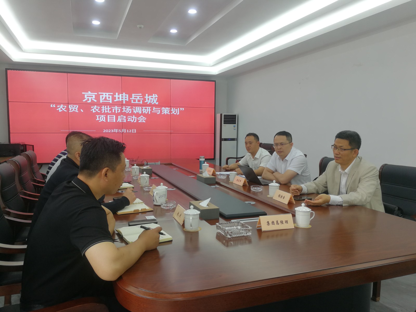 月亮上的赤耳兔